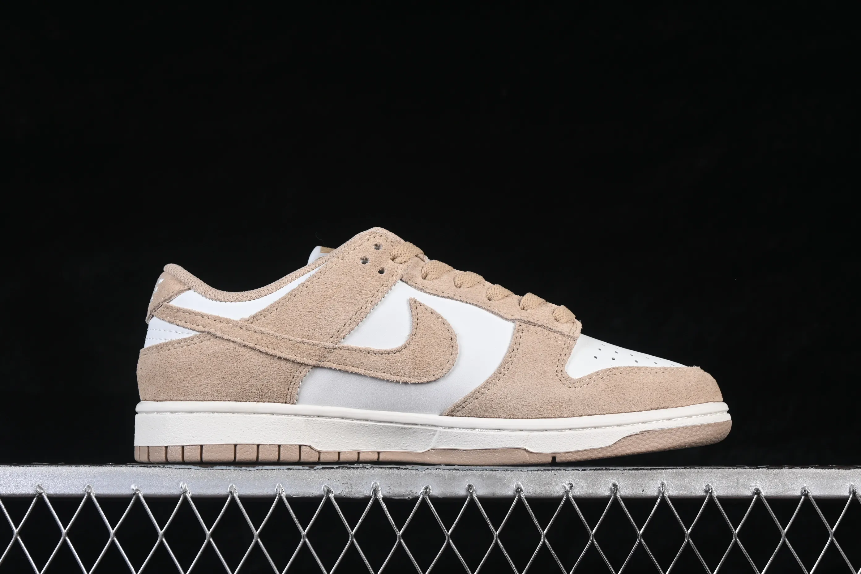 All Categories Nk SB Dunk Series Nk SB Dunk Low Low-top sneakers Nike SB Dunk Low Year of the Horse White Wheat Yellow Low-top casual sneakers IO4244-101